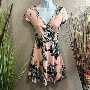 #12 EVELIE Short sleeve crossover floral Fit, And Flare dress size S